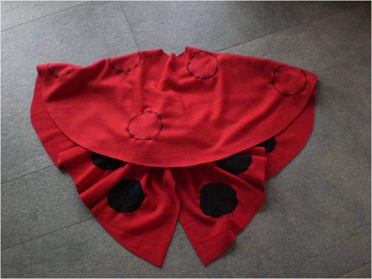 Marienkäfer Kostüm selber machen Bastelanleitung zu Karneval und Fasching Marienkäfer Kostüm selber machen Bastelanleitung zu Karneval und Fasching